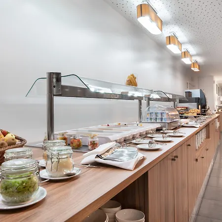 Hotel Eurostars Oasis Plaza 4*