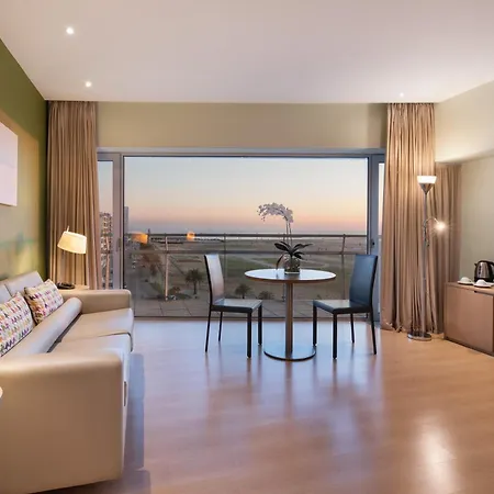 Eurostars Oasis Plaza Szálloda