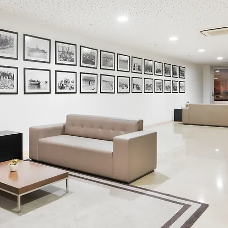 Eurostars Oasis Plaza Hotell