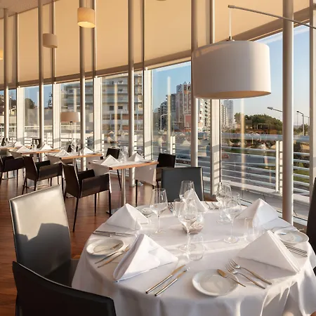 Отель Eurostars Oasis Plaza