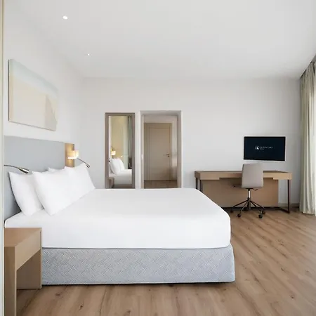 Eurostars Oasis Plaza
