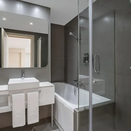 Eurostars Oasis Plaza Hotel