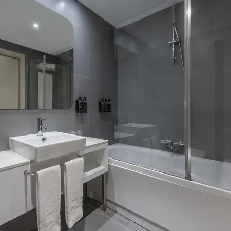 Hotel Eurostars Oasis Plaza 4*