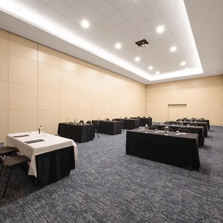 Eurostars Oasis Plaza Hotel