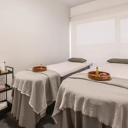 Hotel Eurostars Oasis Plaza 4*
