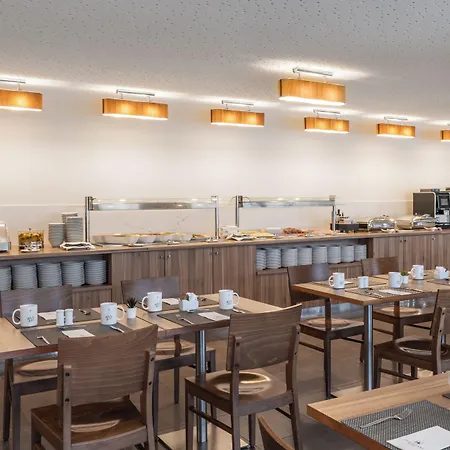 Hotel Eurostars Oasis Plaza 4*