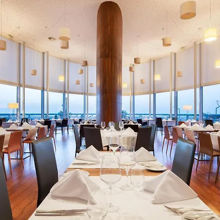 Отель Eurostars Oasis Plaza 4*
