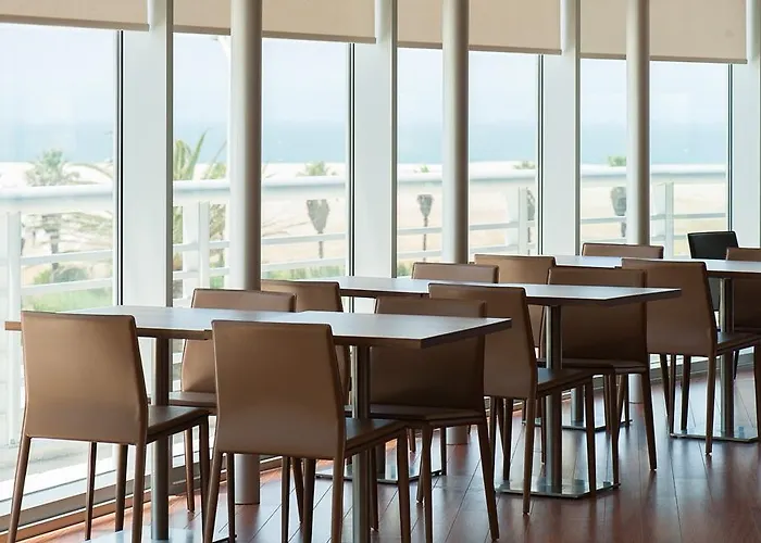 Eurostars Oasis Plaza 4*