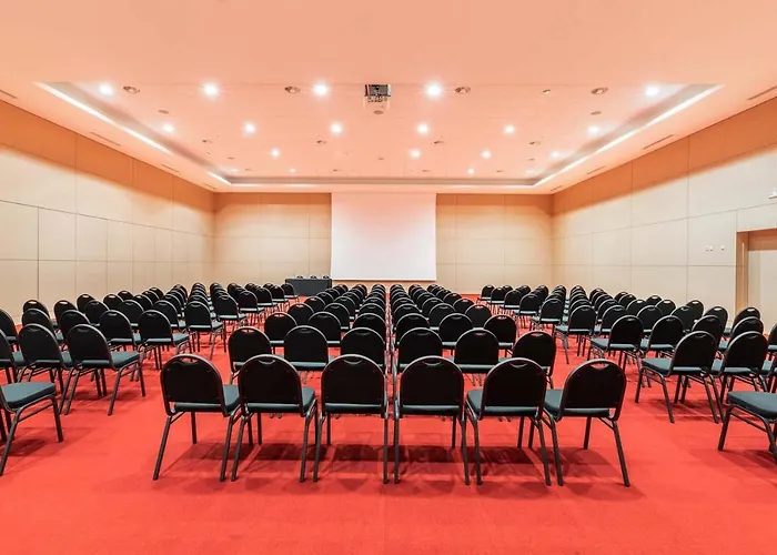 Eurostars Oasis Plaza Hotell 4*